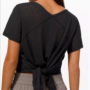Lululemon loop around tee black NWT 2